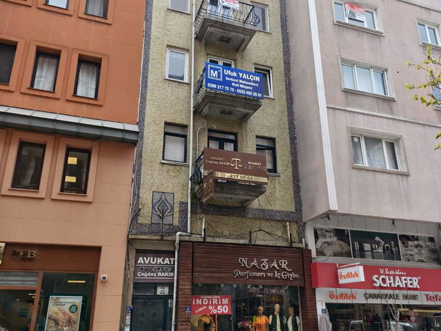 ÇANAKKALE MERKEZ'DE ÇARŞI İÇİNDE İŞYERİ DE OLMAYA MÜSAİT 2+1 KIRALIK DAİRE