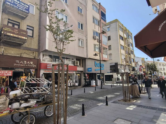 ÇANAKKALE MERKEZ'DE ÇARŞI İÇİNDE İŞYERİ DE OLMAYA MÜSAİT 2+1 KIRALIK DAİRE