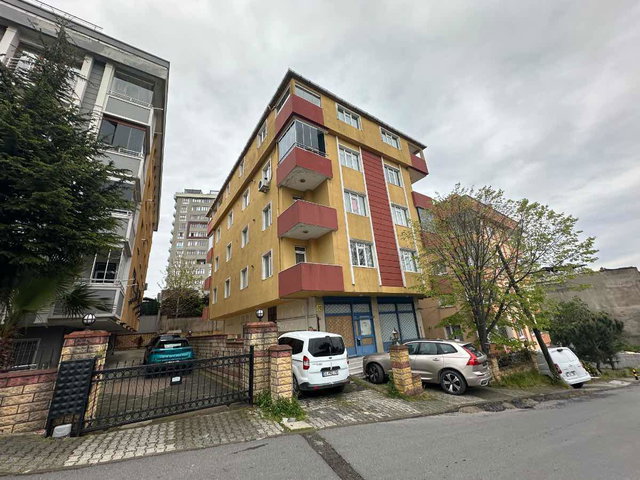 REMAX İÇERENKÖY METROYA YAKIN İÇİ FUL YAPILI KİRALIK DAİRE