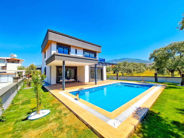 DIDIM AKBÜK’TE DENIZE 750 METRE, HAVUZLU, TAM MÜSTAKIL 5+1 VILLA