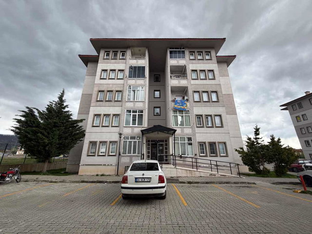 REMAX DEM'DEN KAVAKYOLU 2. ETAP ARA KAT BORÇSUZ SATILIK DAİRE