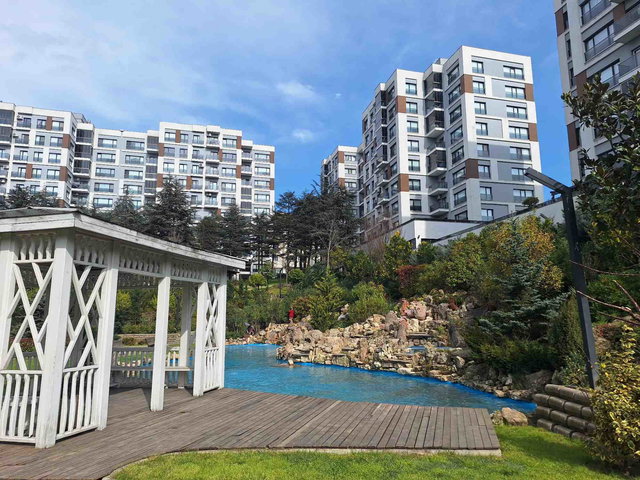 SANCAKTEPE'DE SITE IÇERISINDE GENIŞ VE FERAH SATILIK 3+1 DAİRE