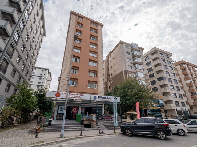 İÇERENKÖY’DE DEĞERLİ KONUMDA GENİŞ SATILIK 3+1 DAİRE