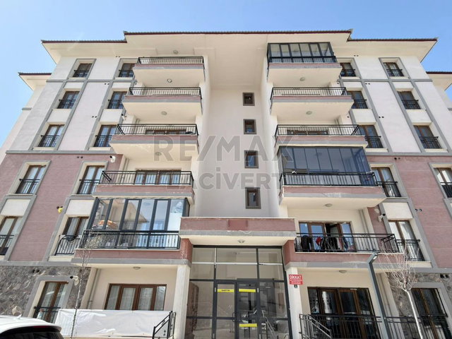 RE/MAX LACİVERT'TEN YAKUTİYE TOKİ'DE SATILIK 2+1 DAİRE