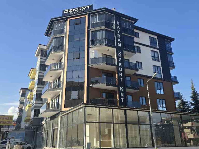 REMAX MODEL DEN ACIPAYAM DA CADDE ÜSTÜNDE SATILIK FIRSAT DAİRE