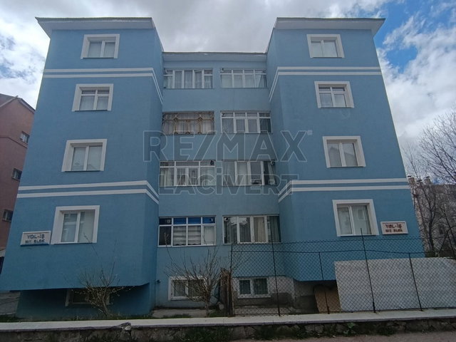 RE/MAX LACİVERT'TEN DADAŞKENT'TE SATILIK 3+1 DAİRE