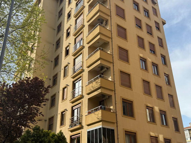 ERENKÖY ETHEMEFENDİ'DE İÇİ YAPILI EBEVEYN BANYOLU 4+1 BALKONLU DAİRE