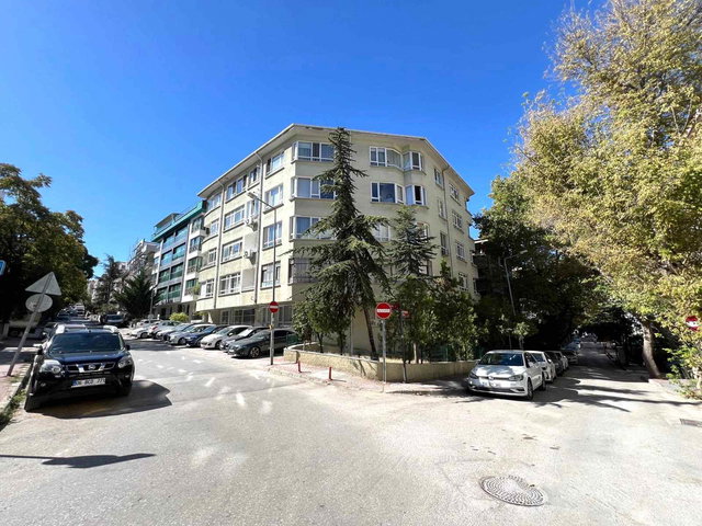 AYRANCI GÜVENEVLER DE ASANSÖRLÜ-YAPILI 3+1 SATILIK DAİRE