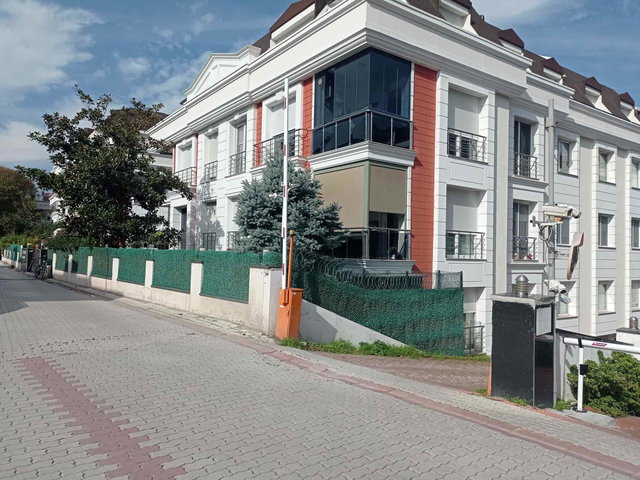 REMAX OLUŞUM'DAN FLORYA'DA SATILIK 4+2 FERAH DAIRE