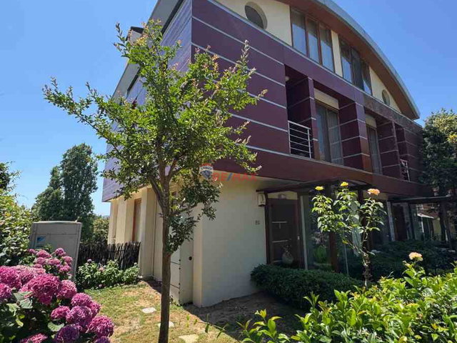 ÇEKMEKÖY FOREST HILL MÜSTAKIL HAVUZLU LÜKS İKIZ VILLA