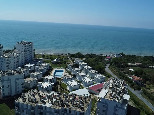 TÖMÜK TATİL SİTESİNDE EŞYALI SATILIK (2+1) DAİRE