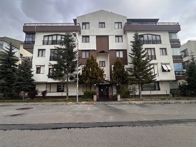 ÇANKAYA YILDIZEVLER’DE  4+1  MERKEZI LOKASYON, GENIŞ PLAN SATILIK DAIRE