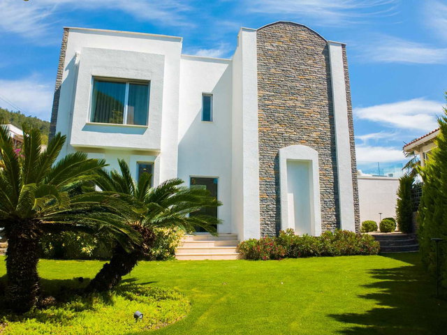 DENİZE YÜRÜME MESAFESİNDE 677M² ARSA İÇİNDE 6+1 VİLLA