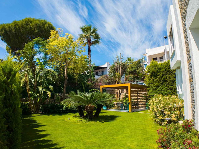 DENİZE YÜRÜME MESAFESİNDE 677M² ARSA İÇİNDE 6+1 VİLLA