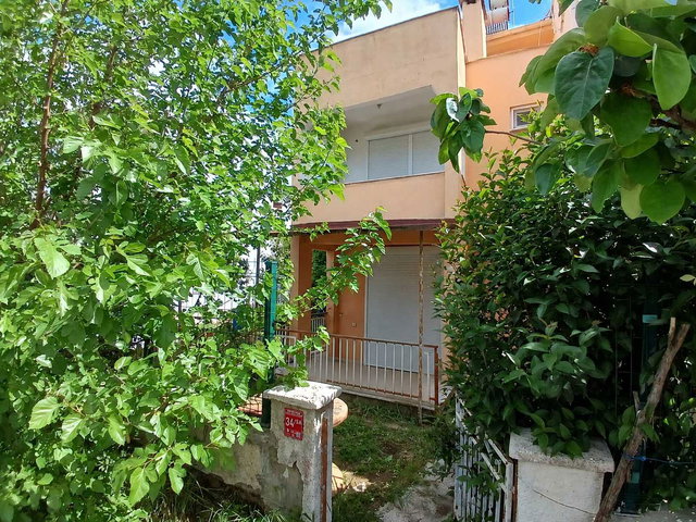 RE/MAX İNCİ'DEN EDREMİT GÜRE'DE SATILIK BAHÇELİ VİLLA