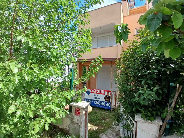 RE/MAX İNCİ'DEN EDREMİT GÜRE'DE SATILIK BAHÇELİ VİLLA