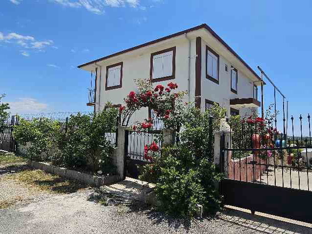 GÜNDOĞDU MAHALLESİNDE MÜSTAKİL TADINDA KİRALIK 2+1 GENİŞ DAİRE