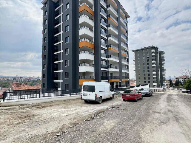 TOPRAKLIKTA SIFIR BINADA VADI MANZARALI GENIŞ 3,5+1 | ARA KAT