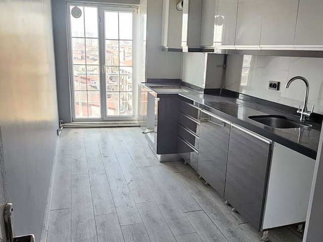 ESENYURT MEYDAN'DA 2+1 SATILIK DAIRE