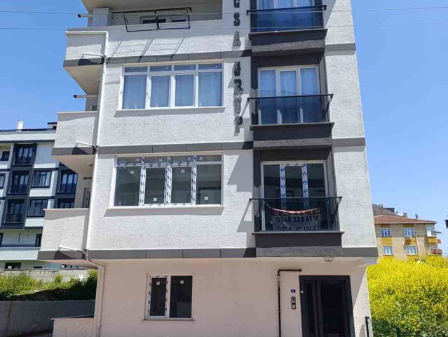 ÇAYIROVA MUAMMER AKSOY CADDESİNE CEPHE GENİŞ 3+1 SATILIK DAİRE
