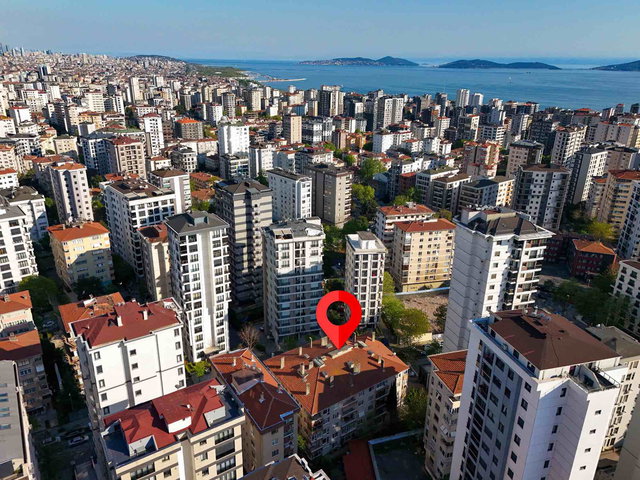 KADIKÖY KOZYATAĞI MARMARA CADDESI ÜZERINDE SATILIK 3+1