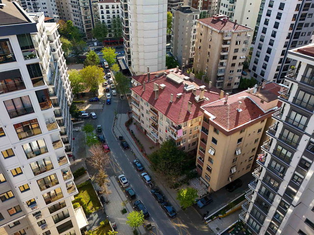 KADIKÖY KOZYATAĞI MARMARA CADDESI ÜZERINDE SATILIK 3+1