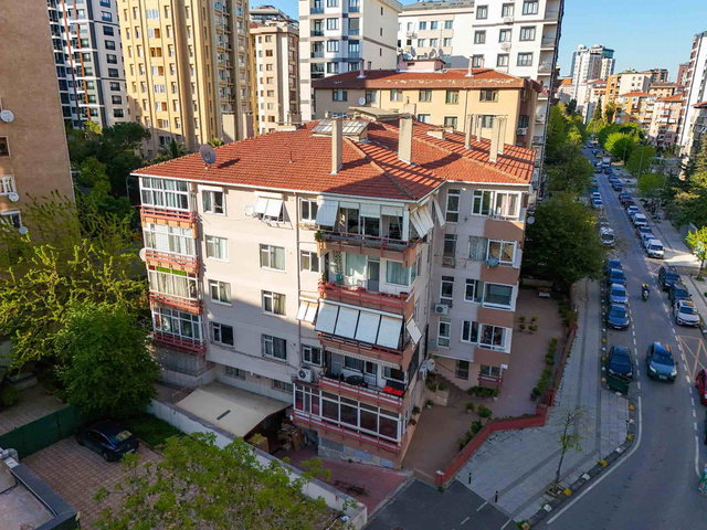 KADIKÖY KOZYATAĞI MARMARA CADDESI ÜZERINDE SATILIK 3+1