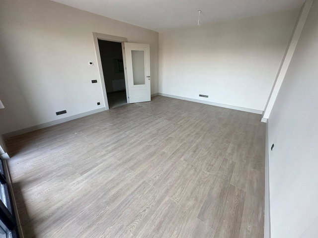 REMAX MİD EMLAK KONUT EBEVEYN BANYOLU KİRALIK 2+1 DAİRE