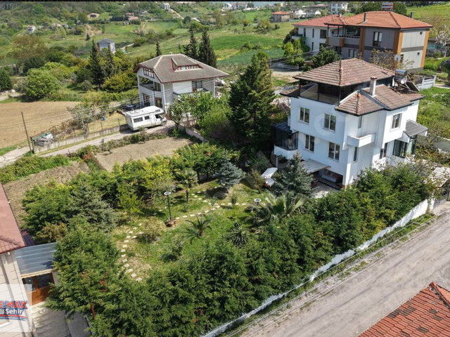REMAX YALOVA AKKÖYDE DENİZ MANZARALI TRİPLEKS MÜSTAKİL VİLLA