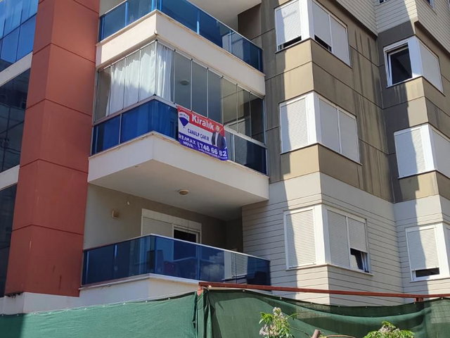 KİRALIK TOSMURDA DENIZE 300 METRE HAVUZLU 1+1 DAIRE