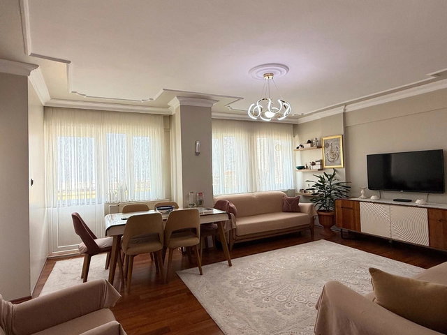 REMAX BEYAZ İVAZPAŞA MAH. MEYDANINA CEPHELİ BAKIMLI ARAKAT 3+1 DAİRE