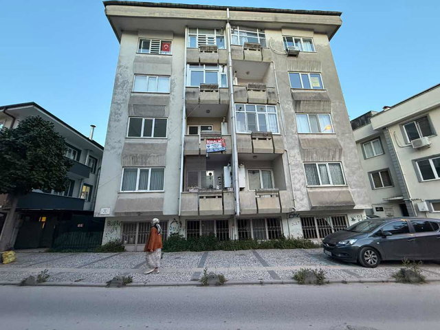 SAKARYA ÇARŞI MERKEZ KONUMLU CUMHURİYET MAH 3+1 MASRAFSIZ ARA KAT KİRALIK DAİRE