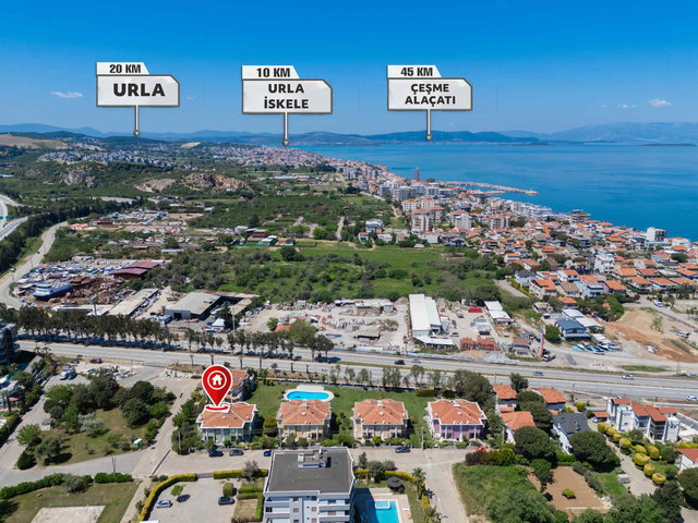 GÜZELBAHÇE YALI`DA HAVUZLU BUTİK SİTEDE BAKIMLI GENİŞ KÖŞE VİLLA..