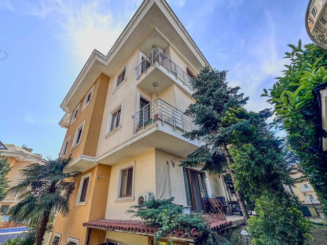 ATAŞEHIR KÜÇÜKBAKKALKÖY HAVUZLU BUTIK SİTE'DE 2 + 1 SATILIK