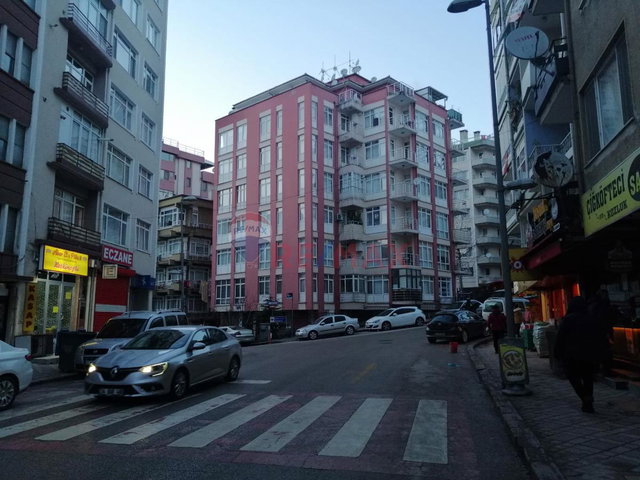 İZMİT KOZLUK MAHALLESİNDE ANA CADDE ÜZERİNDE KİRALIK 2+1 DAİRE