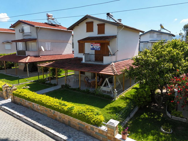 DAVUTLAR KÖYÜM SITESI’NDE 300 M² ARSA İÇINDE, DENIZE ILK SIRA TEK MÜSTAKIL 5+1 YAZLIK