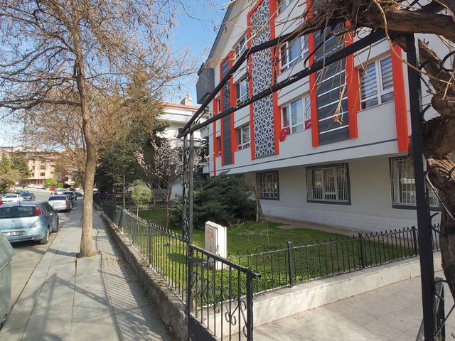 AYVALI MERKEZ ANTARES VE ŞEHIR HASTANESINE YÜRÜYÜŞ MESAFESINDE EŞYALI 2+1 KIRALIK DAIRE