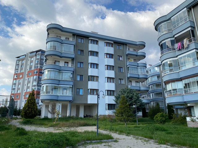 ÇAKIRLAR GÖBEK’E ÇOK YAKIN | GÜNEBAKAN SITESI | 135 M² FERAH 3+1