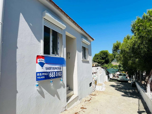 URLA BADEMLER MERKEZDE KÖY TİYATROSU BİTİŞİĞİNDE MÜSTAKİL GİRİŞLİ TADİLATLI 1+1 KİRALIK DAİRE