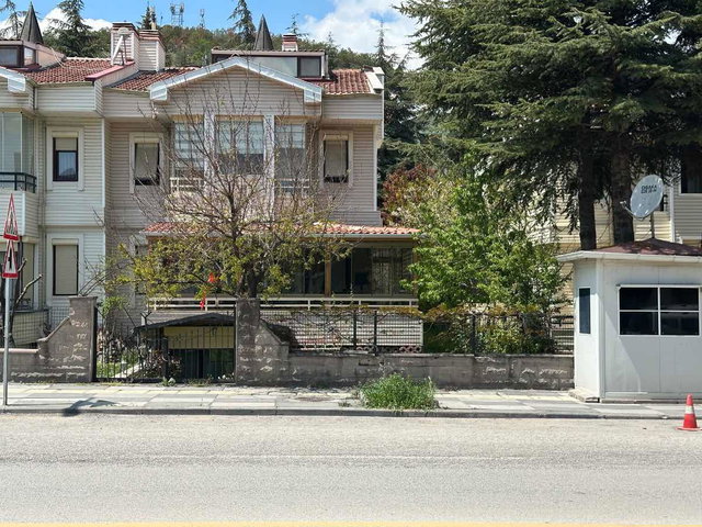 PARK CADDESİ ÜZERİNDE | DRAGOS VİLLALARI’NDA TİCARİ VE KONUT ICIN UYGUN SATILIK VİLLA