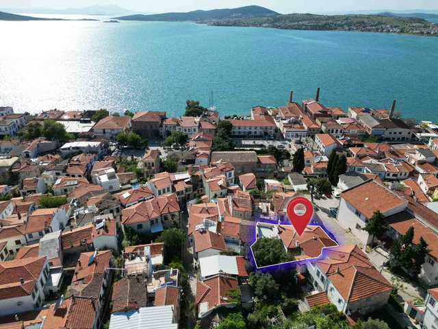 AYVALIK’TA TİCARİ KULLANIMA UYGUN SATILIK 3 ADET BAHÇELİ TAŞ EV