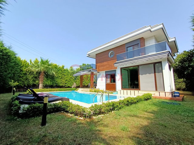 ŞILE AHMETLI'DE MÜSTAKIL HAVUZLU SATILIK VILLA