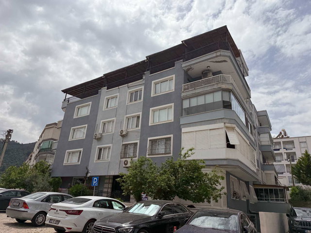 BALÇOVA TELEFERIK MAHALLESI'NDE SATILIK 3+1 DAIRE