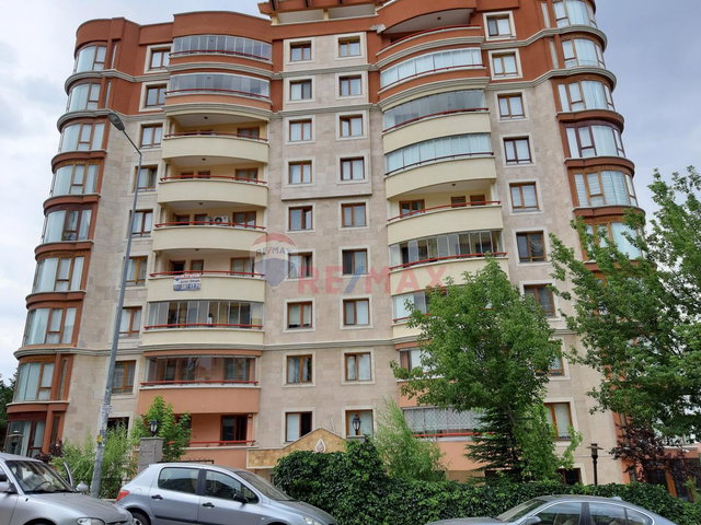 ÖVEÇLERDE 4.KATTA 4+1 BAKIMLI SİTE DAİRESİ..