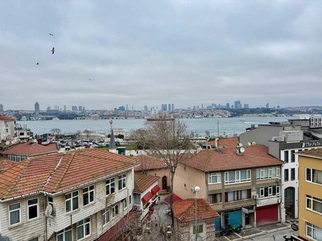 ÜSKÜDAR UNCULARDA DENIZ MANZARALI MERKEZI KONUMDA 2+1 KIRALIK