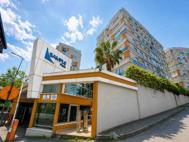 ÖZLEM ÖZSOY REMAX PRO' DAN SAMPLE PARK ATAŞEHİR'DE HAVUZLU GÜVENLİKLİ SİTEDE LÜKS SATILIK DAİRE