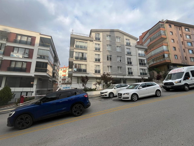 VEDAT DALOKAY CADDE ÜZERİ MOBİLYALI BAKIMLI 2+1 ASANSÖRLÜ YENİ BİNA