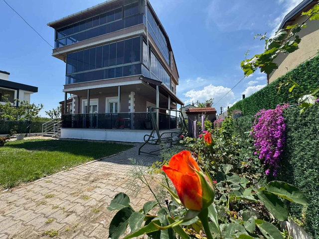 ÇANAKKALE UMURBEY DE BOĞAZ MANZARALI TRİPLEKS VİLLA