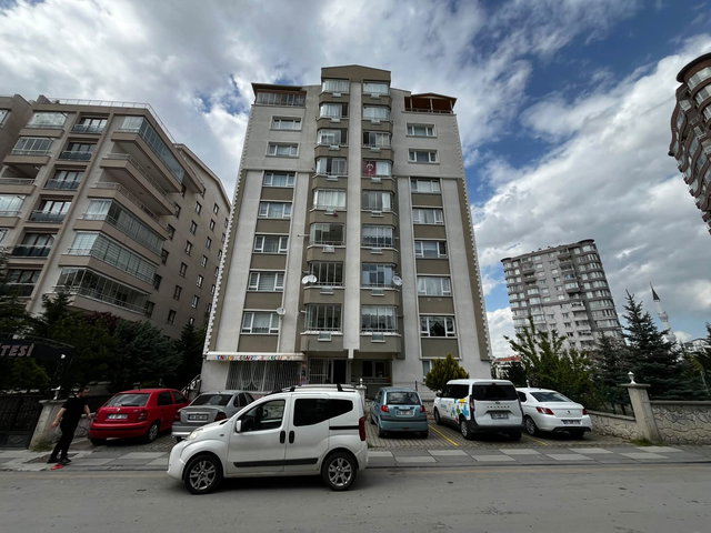 YAĞMUR SİTESI’NDE | 2 BALKONLU | FULL YAPILI GENİŞ 3+1 SATILIK DAIRE