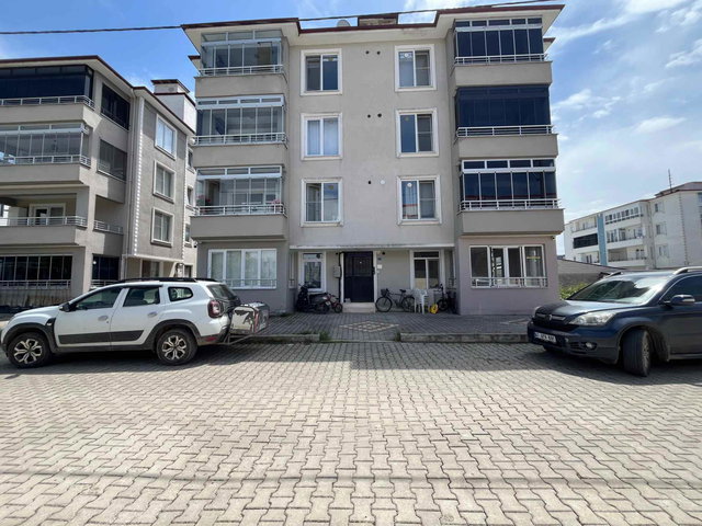 REMAX NATURAL' DEN DEVLET HASTANESİ ARKASI SATILIK FIRSAT DAİRE